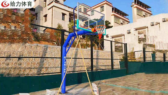 廣州哪里籃球架便宜 廣州給力體育以質(zhì)服人開啟籃球架省錢之路