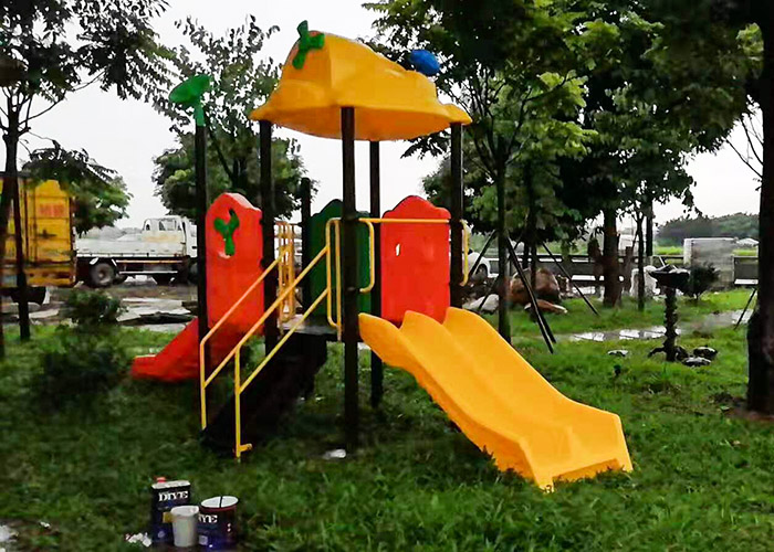 兒童滑滑梯