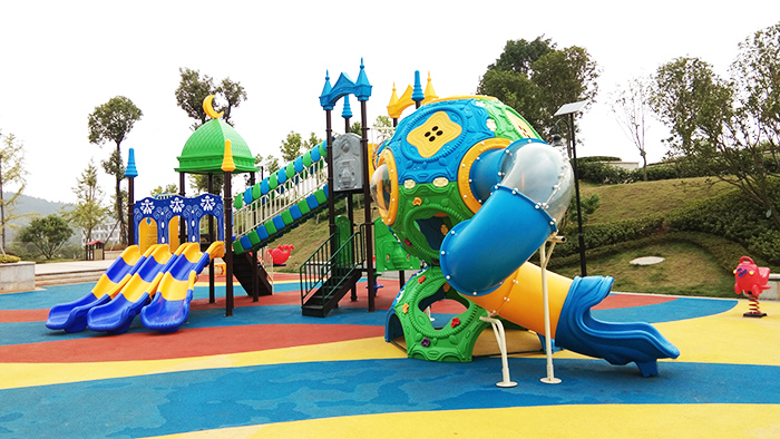 給力體育承接韶關(guān)丹霞新城小區(qū)移動(dòng)籃球架，球場燈光圍網(wǎng)工程項(xiàng)目