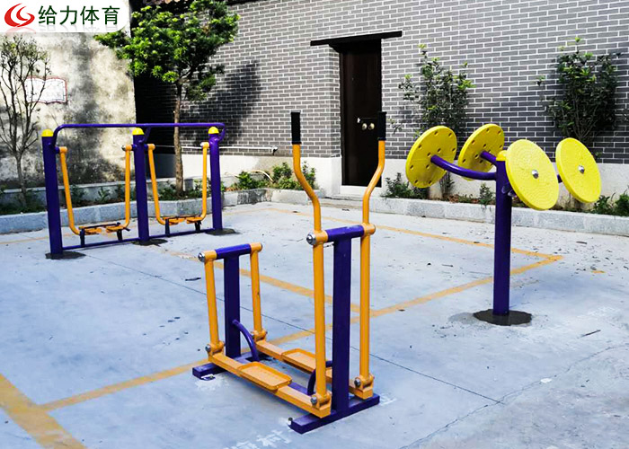 公園里的健身器材